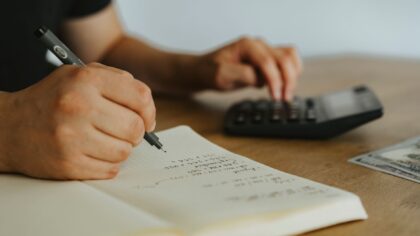 Asmeninis biudžetas be spaudimo: kaip susikurti paprastą sistemą, kuri tinka būtent jums