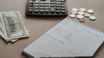 Asmeninis biudžetas be sudėtingų lentelių: kaip susikurti 3 vokų principą ir jo laikytis