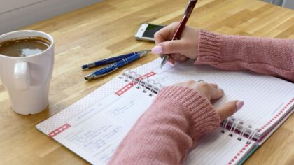 Kaip susidėlioti metų išlaidų kalendorių: kada brangsta sąskaitos, atostogos ir didesni pirkiniai