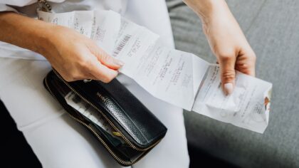 Kaip sustabdyti spontaniškus pirkinius: konkretūs žingsniai, kad piniginė nebetuštėtų nepastebėta