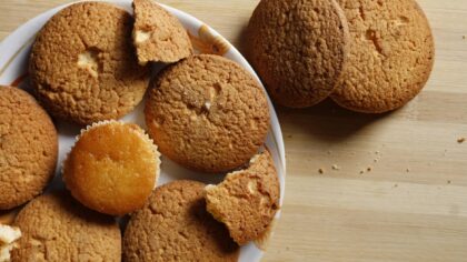 Paprasti kepiniai be progos: kaip iš kelių virtuvėje esančių ingredientų išsikepti naminių sausainių