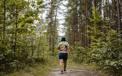 Skaitmeninis detoksas gamtoje: kaip trumpa išvyka be ekranų gali atgaivinti kasdienybę