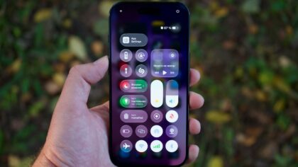 Telefonas pilnas programėlių, o baterija tirpsta akyse: kaip iš tikrųjų veikia foniniai procesai ir ką verta išjungti