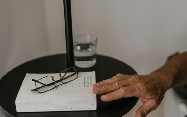Vanduo prie lovos ir stiklinė per dieną: kaip susikurti realiai veikiančią gėrimo sistemą namuose