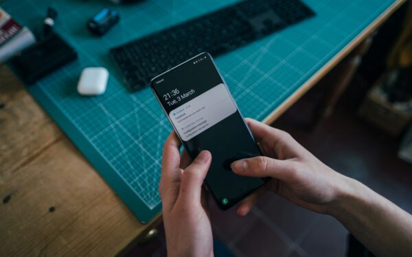 Kaip „Android“ ir „iPhone“ telefone susitvarkyti pranešimus: mažiau streso, daugiau dėmesio svarbiems dalykams