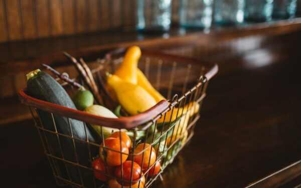 Kaip apsipirkti maistui vienai savaitei: aiškus produktų sąrašas ir realūs patiekalų deriniai be sudėtingų receptų