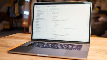 Programinės įrangos atnaujinimai be panikos: ką jie iš tiesų daro ir kada verta neskubėti
