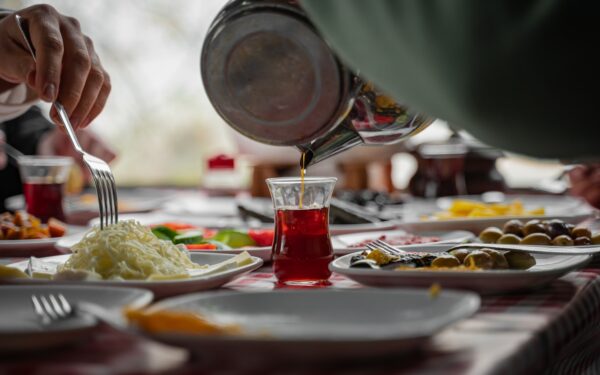 Sekmadienio pusryčių tradicija be streso: paprasti ritualai, kurie suartina šeimą ir draugus