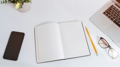 Skaitmeninis minimalizmas namuose: kaip atsikratyti technologinio triukšmo ir pasilikti tik tai, kas tikrai veikia