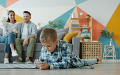 Telefonas vaikams pirmą kartą: kaip paruošti įrenginį ir susitarti dėl aiškių naudojimo taisyklių