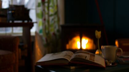 Vakariniai pasimatymai namuose poroms: 7 idėjos, padedančios atsitraukti nuo rutinos be didelių išlaidų