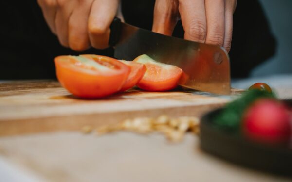 Vakaro kulinariniai eksperimentai: kaip paversti maisto gaminimą ramiu ir įkvepiančiu hobiu po darbo