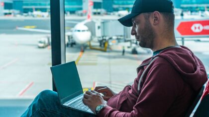 Viešas Wi-Fi kavinėse ir oro uostuose: kaip prisijungti be rizikingų klaidų ir ko geriau vengti